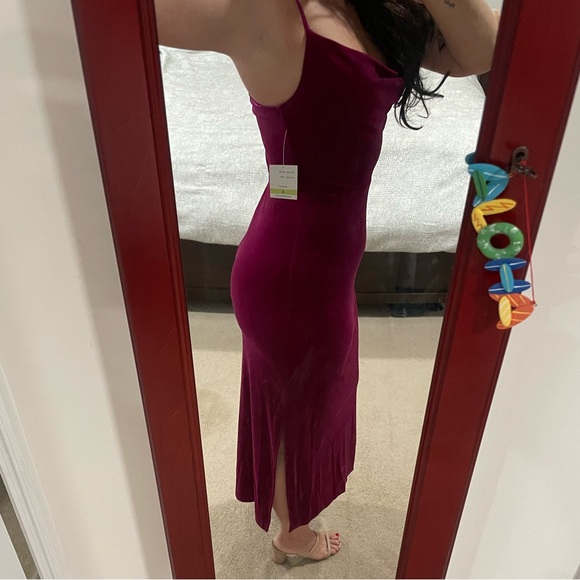 Magenta velvet maxi gown - Picture 7 of 8